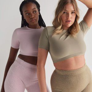 GYMSHARK X WHITNEY SHORT SLEEVE CROP TOP - WHITE